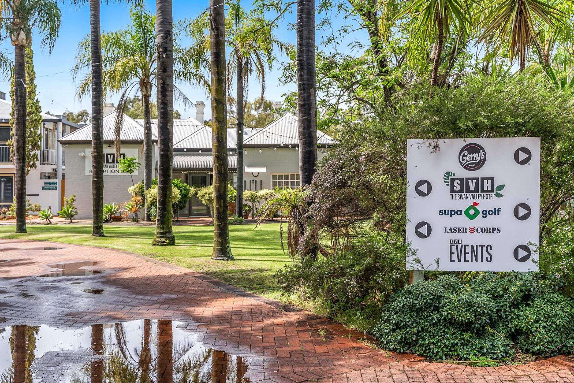 The Swan Valley Hotel Henley Brook Exteriör bild