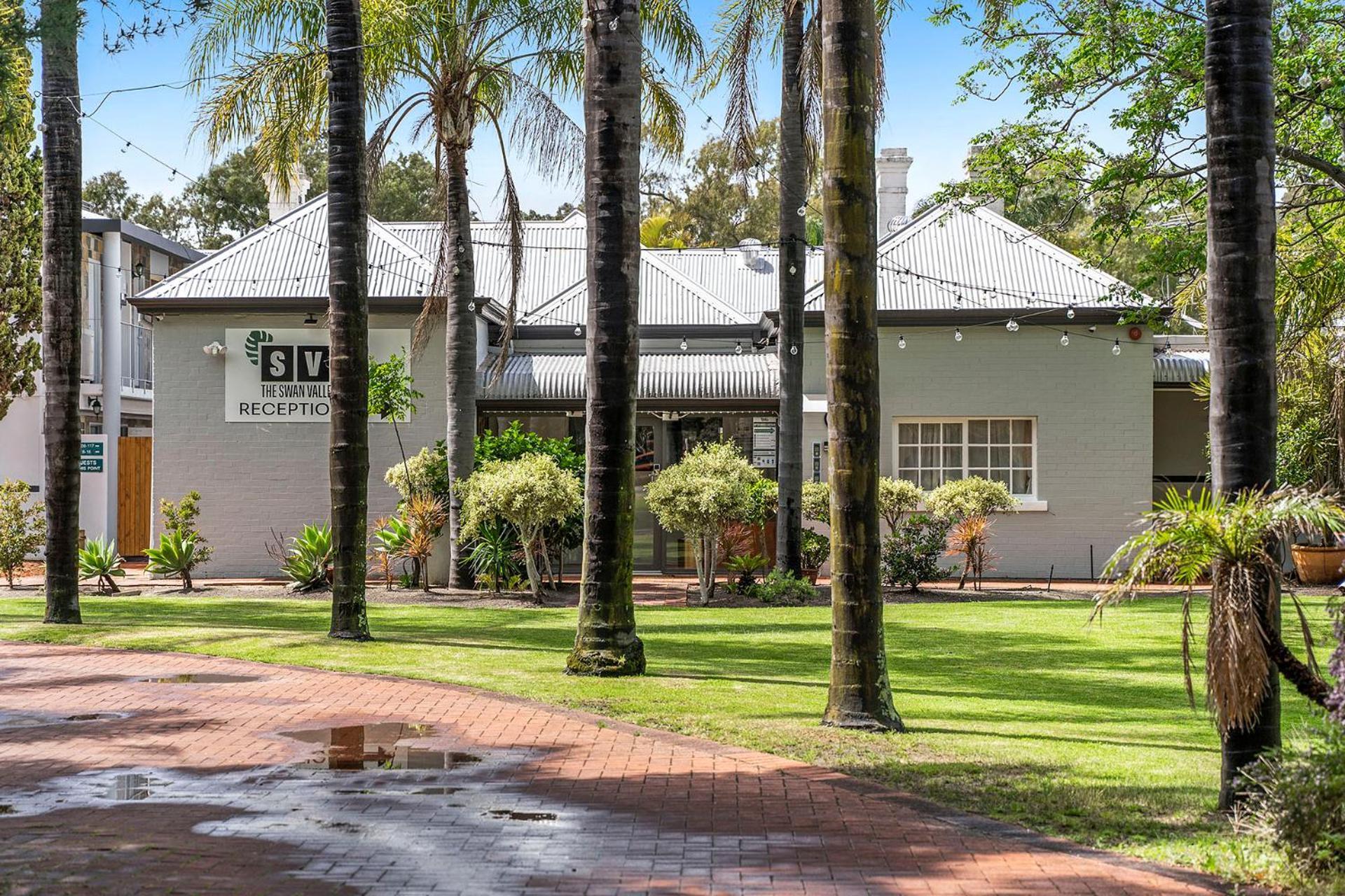The Swan Valley Hotel Henley Brook Exteriör bild